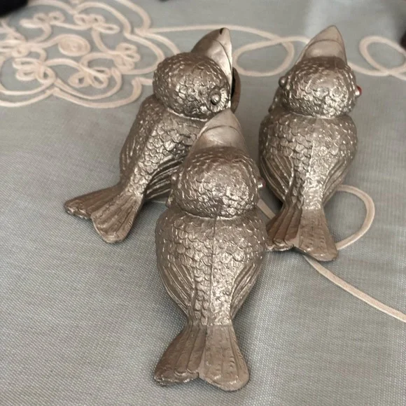 Silver Bird Figurine Set of 3 in very good condition designed 1890-1920 Decor